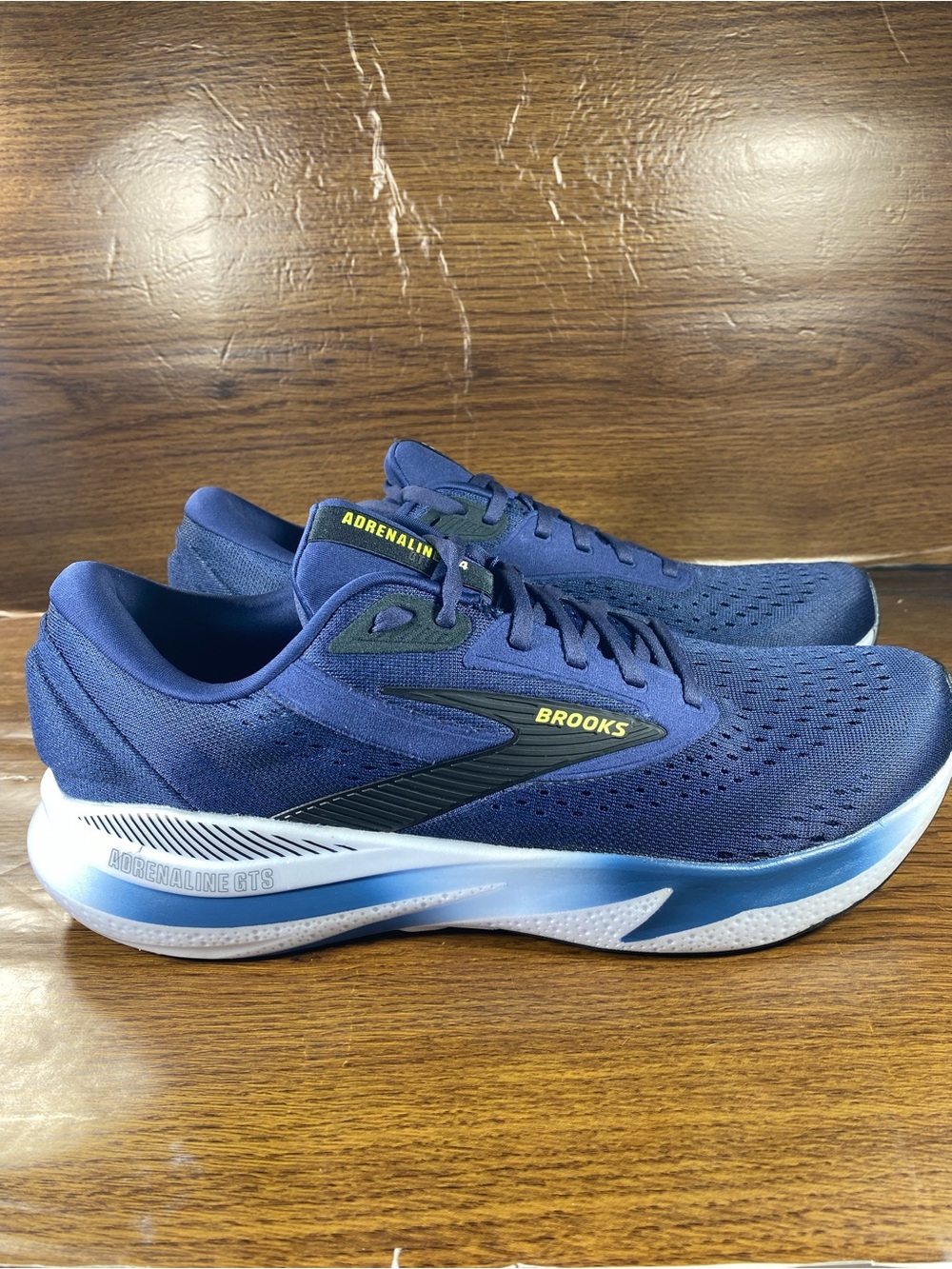 Brooks Adrenaline GTS 24 Mens shoe size 11.5